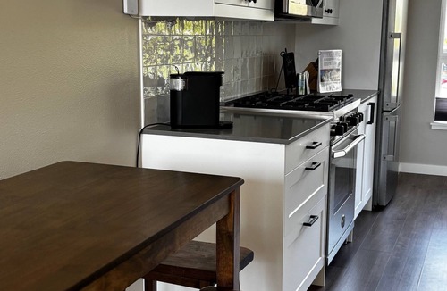 Magnolia House | 2-bedroom w/rooftop townhome close to cruises and downtown