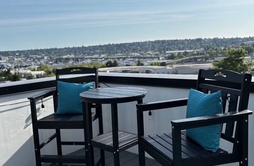 Magnolia House | 2-bedroom w/rooftop townhome close to cruises and downtown
