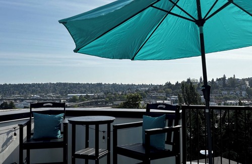 Magnolia House | 2-bedroom w/rooftop townhome close to cruises and downtown