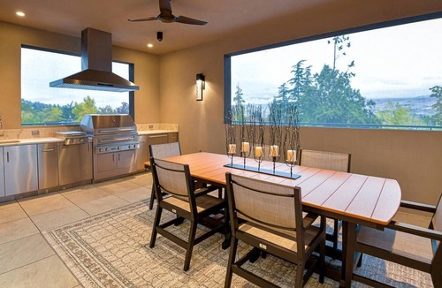 Historic Downtown District Cabin | 2 bedrooms, office with sofa bed, sofa bed in living room, 3 bathrooms