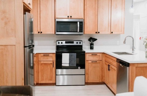 Council Bluffs House | 2 Beds + Modern Gym | App Access Entry