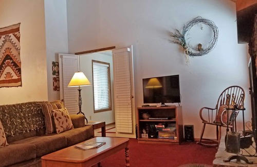 Sunriver House | 2 Butternut-Sunriver, Oregon: Hot Tub, BBQ, WiFi, SHARC Aquatics, Tubing Hill, Mt. Bachelor, Golf, Deschutes River, Tennis, Bike Paths