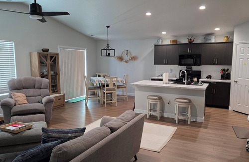 Nampa House | 2+ Caldwell Near Freeways 84/55 Nampa restaurants-shopping- hospital-Lake Lowell