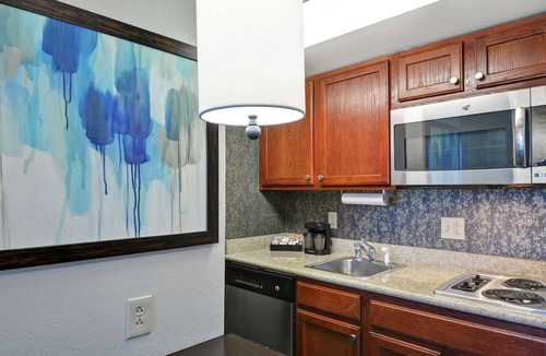 Lexington Hotel | 2 Convenient Suites | 6.3 Miles Away from Airport | Pet-Friendly | Free Parking