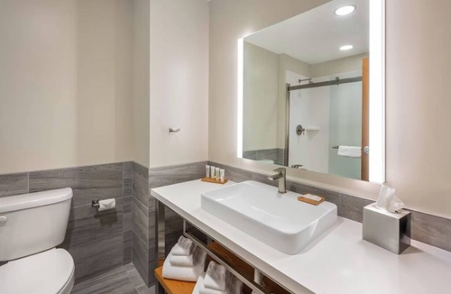 Pendleton Hotel | 2 Family-Friendly Units Perfect for Relaxing Nights | Pets Are Allowed