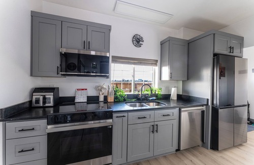 Spokane House | 2 King Beds 5 Min to Spokane Airport Near Casino & Fairchild Free Laundry