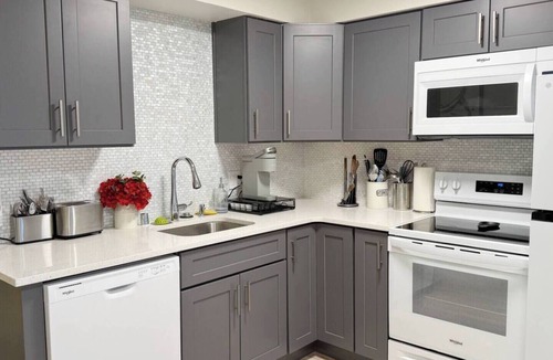 Manito Apartment | 2 King beds Queen Sleeper Sacred Hear Downtown