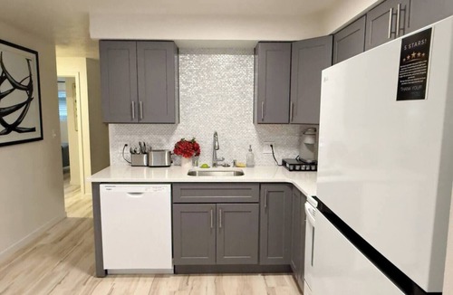 Manito Apartment | 2 King beds Queen Sleeper Sacred Hear Downtown