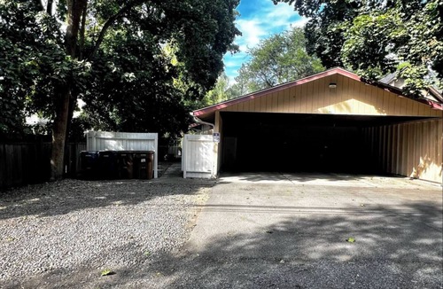 Manito Apartment | 2 King beds Queen Sleeper Sacred Hear Downtown