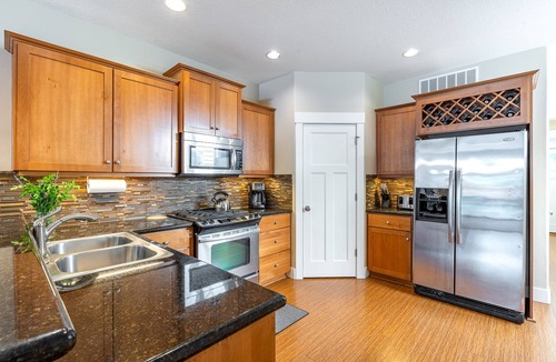Tigard House | 2 King Beds, Quiet Neighborhood, Near It All