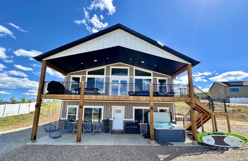 Sweetwater House | 2 Kitchen, HotTub, Game Room, Beach & Pool Access, Sleeps 22
