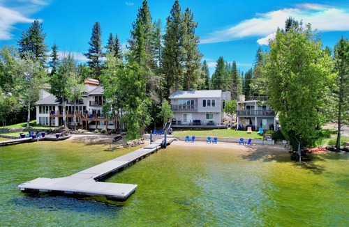 McCall House | 2 Lakefront Homes - Sleeps 16 - Dock - Beach - Walk to Dining & Park