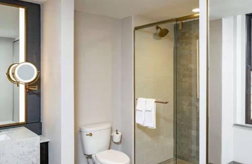 Downtown Des Moines Hotel | 2 Landmark Downtown Hotels Offering Comfort Near Capitol & Convention Center