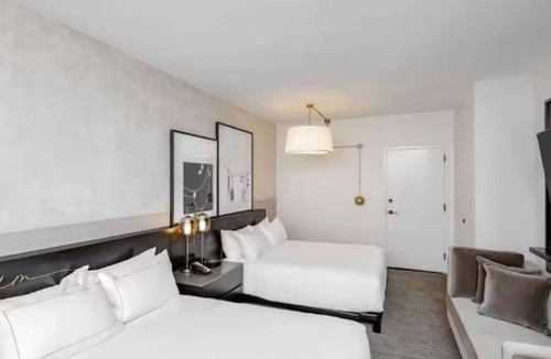 Downtown Des Moines Hotel | 2 Landmark Downtown Hotels Offering Comfort Near Capitol & Convention Center
