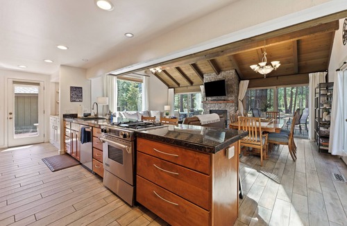 Overlook Park House | 2 Landrise - Walk to SHARC & Passes Included, Hot Tub, Bikes, Tesla Charger