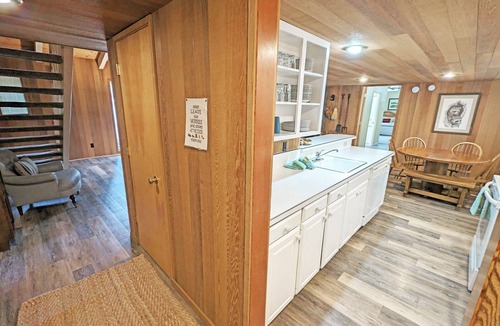 Overlook Park House | 2 Living Spaces, Kids' Room, Huge Primary - LOK03