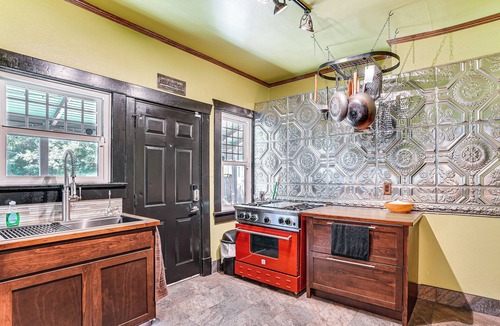South Perry District Apartment | 2 Mi to Downtown Spokane: Nurse-ready Rental