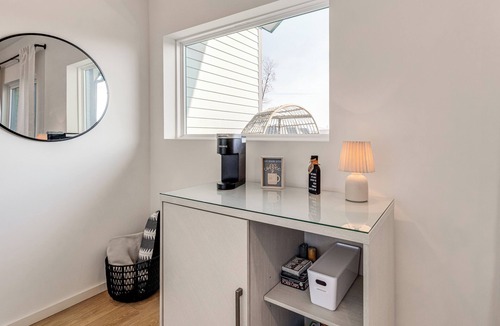 Parkridge Apartment | < 2 Mi to Dtwn: Modern Townhome in Knoxville