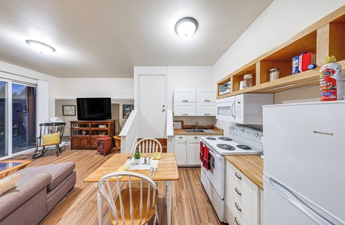 Mount Vernon Apartment | 2 Mi to Dtwn: Mount Vernon Apt w/Private Patio!