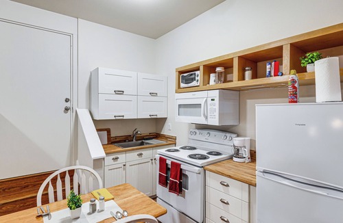 Mount Vernon Apartment | 2 Mi to Dtwn: Mount Vernon Apt w/Private Patio!