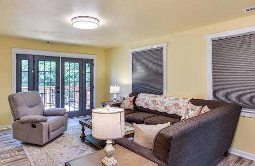 Hilltop House | 2 Mi to Dtwn Tacoma Charming Home with Deck and Yard!