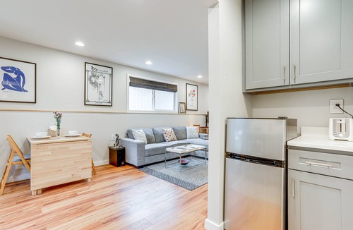 Licton Springs Apartment | 2 Mi to Green Lake! Modern Apartment w/Parking