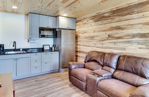 Browns Valley House | 2 Mi to Lake Traverse: Dog-Friendly Getaway