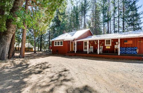 Trinity Center House | < 2 Mi to Trinity Lake: NorCal Getaway w/BBQ