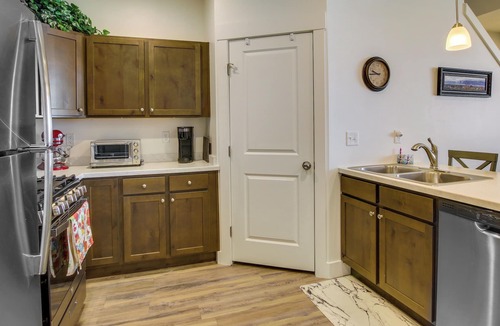 Providence Apartment | 2 Mi to Zootah: Providence Townhome w/Fireplaces