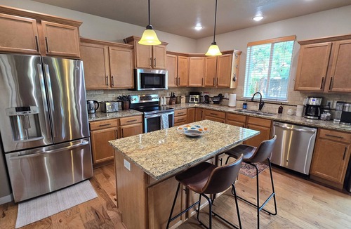 Sisters House | 2 min to Downtown Sisters, Family Friendly, XBOX, Game Rm, Outdoor Patio w/BBQ,