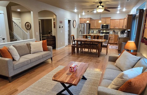 Sisters House | 2 min to Downtown Sisters, Family Friendly, XBOX, Game Rm, Outdoor Patio w/BBQ,