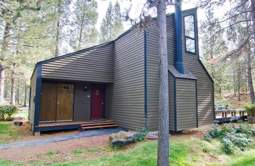 Overlook Park House | 2 Mtn. View-Sunriver, Oregon: BBQ, WiFi, SHARC Aquatics, Tubing Hill, Mt. Bachelor, Golf, Deschutes River, Tennis, Bike Paths