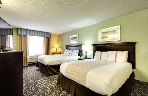 Devils Lake Hotel | 2 Pet Friendly Accommodations near City Plaza | Indoor Pool | Free Parking