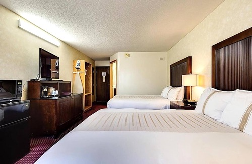 Devils Lake Hotel | 2 Pet Friendly Accommodations near City Plaza | Indoor Pool | Free Parking