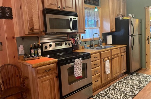 Greer Ski Chalet | 2 Private Cabins on an Secluded Acre, Walk to Restaurants, Fully Fenced