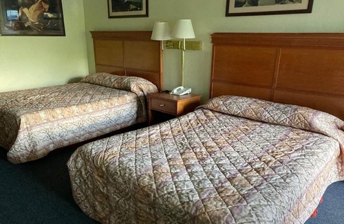 Stevenson Hotel | 2 Queen Beds Accessible Non-Smoking