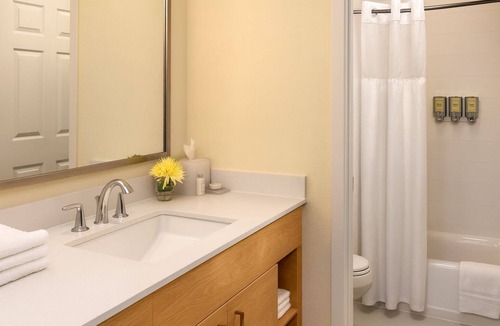 Flagstaff Hotel | 2 Spacious Classy Units, Near 10 Fairway, With Outdoor Pool, Pets Are Allowed!