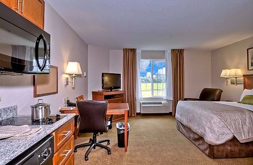 Burlington Hotel | 2-Star Hotel ∙ Candlewood Suites Burlington, an IHG Hotel