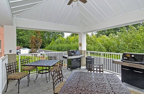 Burlington Hotel | 2-Star Hotel ∙ Candlewood Suites Burlington, an IHG Hotel