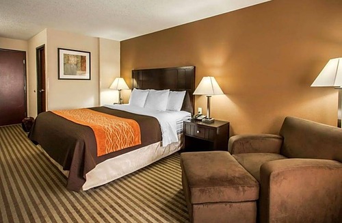 Montavilla Hotel | 2-Star Hotel ∙ Comfort Inn Portland near I-84 and I-205
