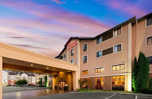 Burlington Hotel | 2-Star Hotel ∙ Hampton Inn & Suites Burlington