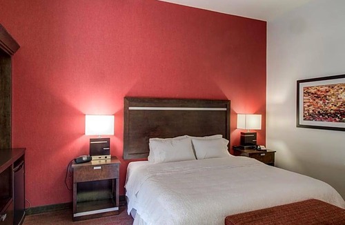 Romulus Hotel | 2-Star Hotel ∙ Hampton Inn & Suites Detroit/Airport Romulus