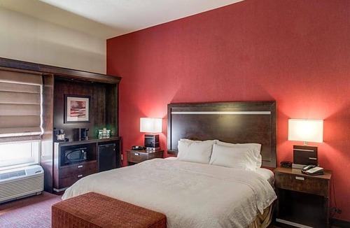 Romulus Hotel | 2-Star Hotel ∙ Hampton Inn & Suites Detroit/Airport Romulus