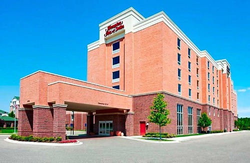 Romulus Hotel | 2-Star Hotel ∙ Hampton Inn & Suites Detroit/Airport Romulus