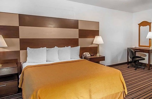 Roseburg Hotel | 2-Star Hotel ∙ Quality Inn Central Roseburg