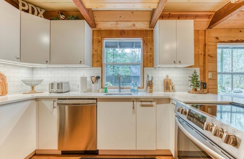 Rhododendron Cabin | 2-story mountain cabin with loft and fireplace, deck, streaming, washer&dryer