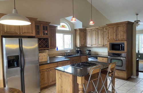West Jordan House | 2 story, private, quiet upscale neighborhood MINUTES FROM 4 MAJOR SKI RESORTS