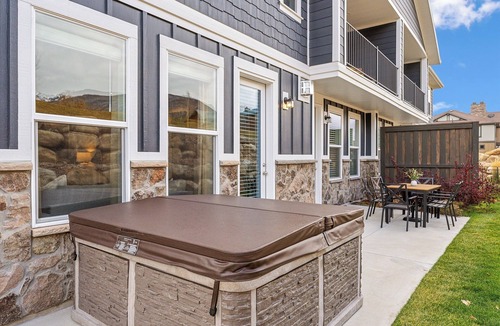 Midway House | 2 Suites|Hot tub|Arcade|BBQ|ESPN|H20+|No Cheap TP