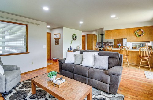 Sequim House | 2-Unit Family Combo, Walk to Downtown Sequim!