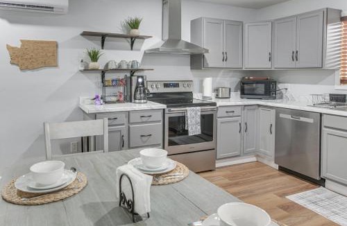 Sequim House | 2-Unit Family Combo, Walk to Downtown Sequim!